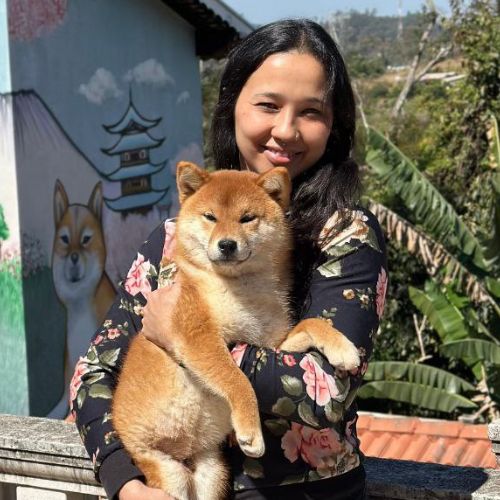 Débora K. - Adestradora especialista em Shiba Inu